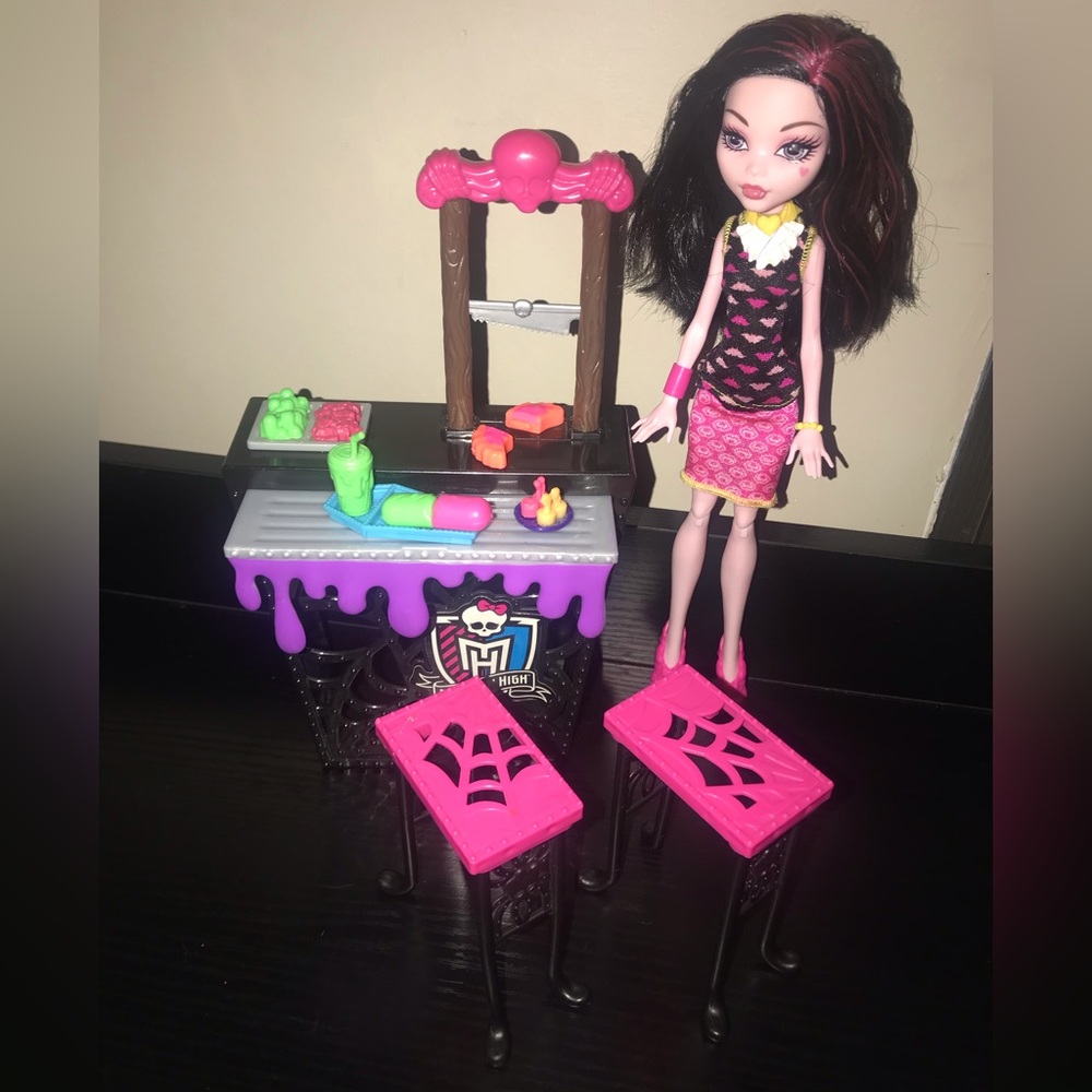Monster High Draculara Beast Bites Caffe